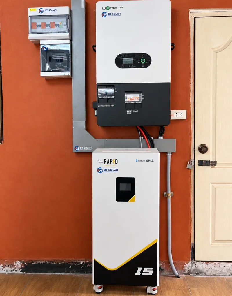 อินเวอร์เตอร์ Luxpower พร้อมแบตเตอรี่ 15 kWh ติดตั้งโดย BT Solar